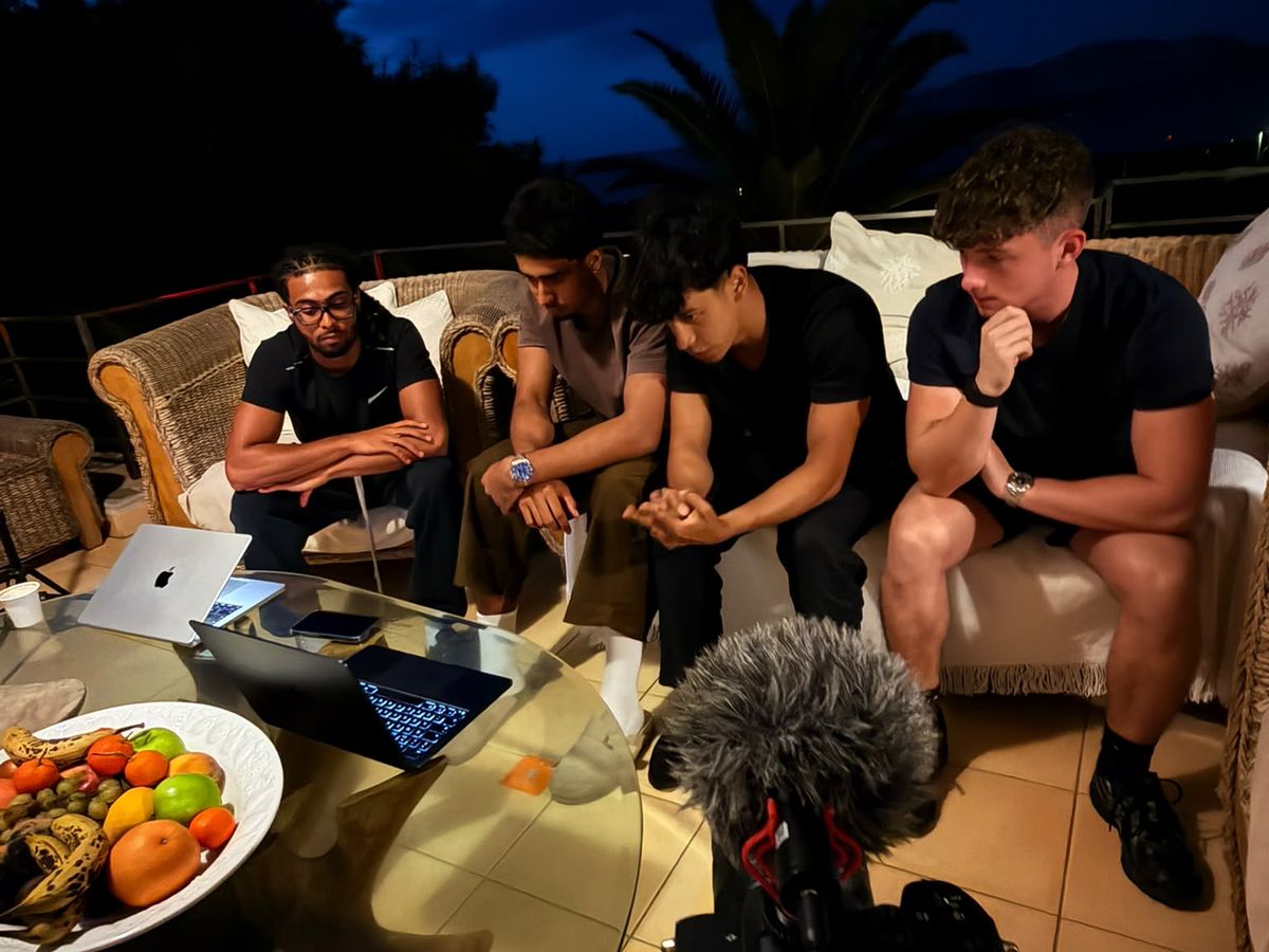 Four agency owners in a roundtable on a villa terrace at night